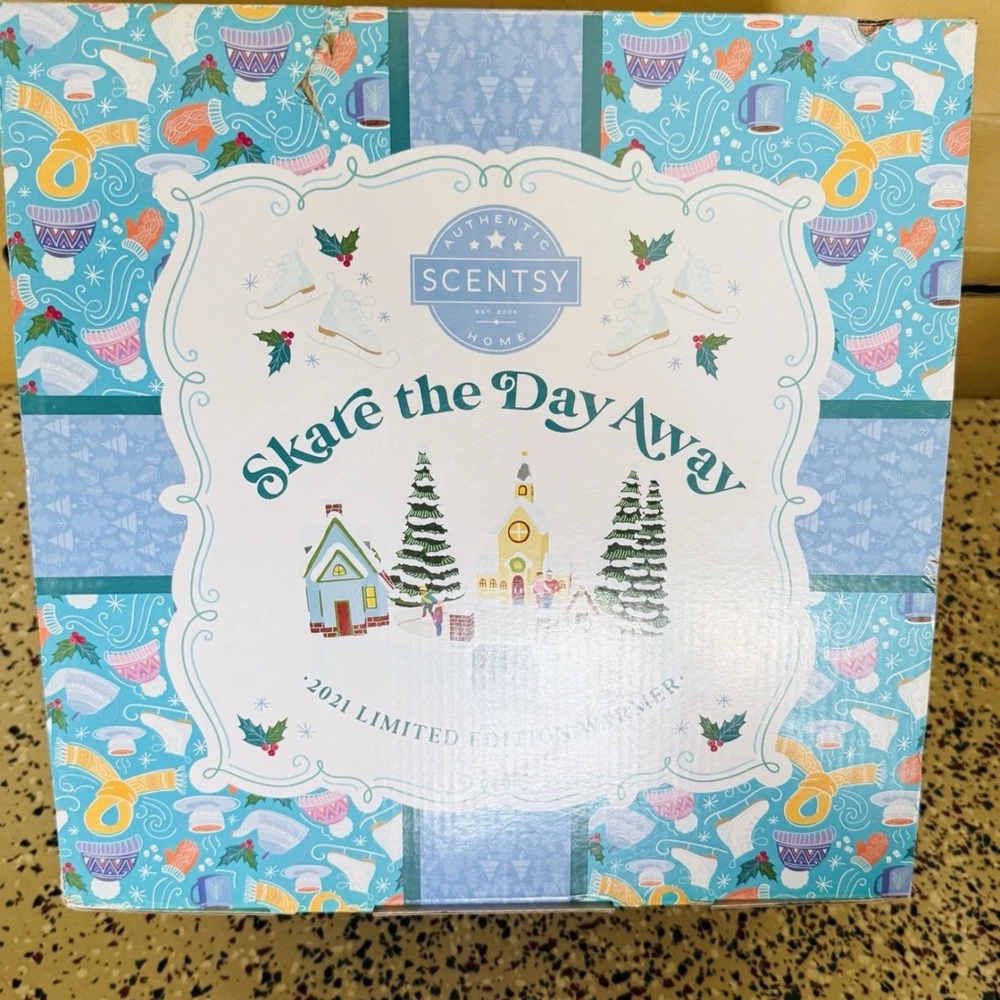 Scentsy Winter Wonderland Warmer with Green and Blue Accents